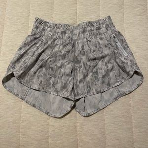 Lululemon Tracker Short 4 in